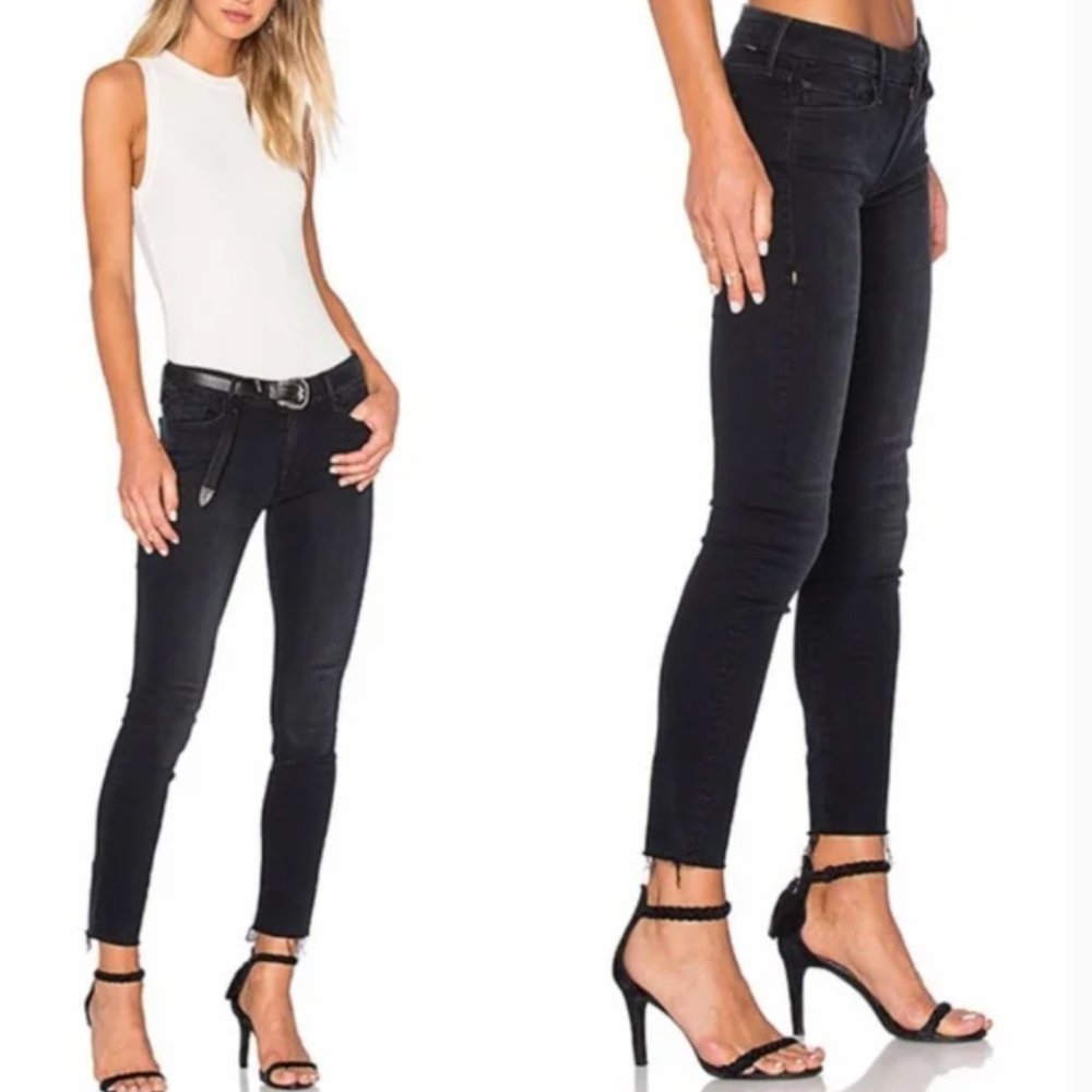 MOTHER High Waisted Looker Ankle Fray Jeans in Blackbird - Size 29